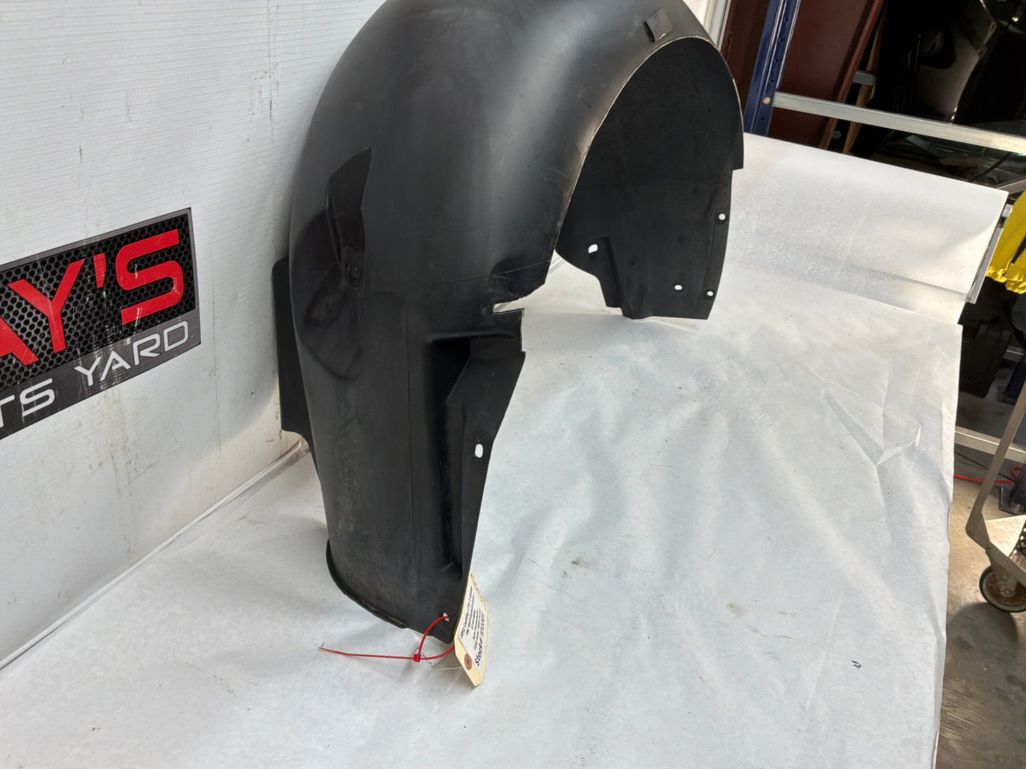 Rh wheel liner - Day's Parts Yard