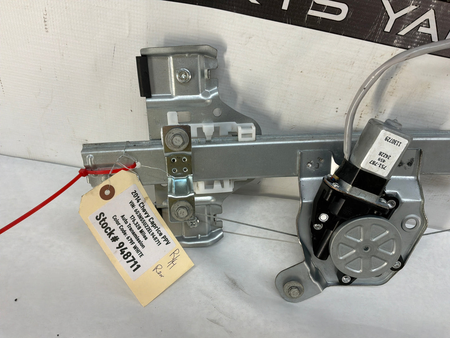 Rh rear window regulator - Day's Parts Yard