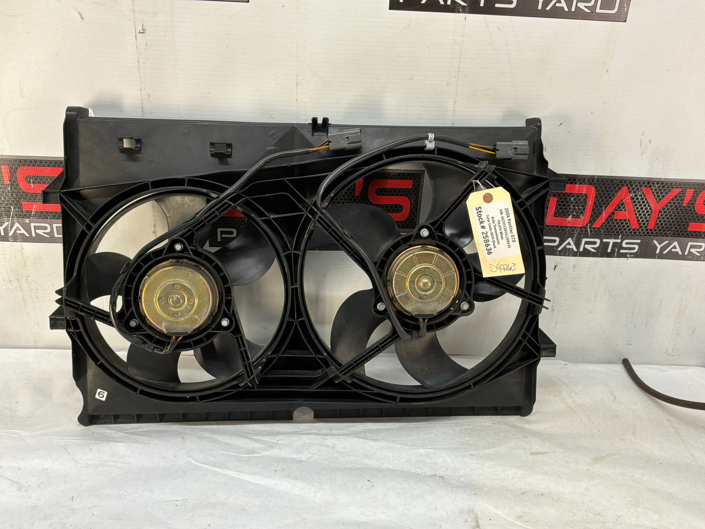 2004 Pontiac GTO Dual Radiator Electric Cooling Fans Shroud Assembly OEM
