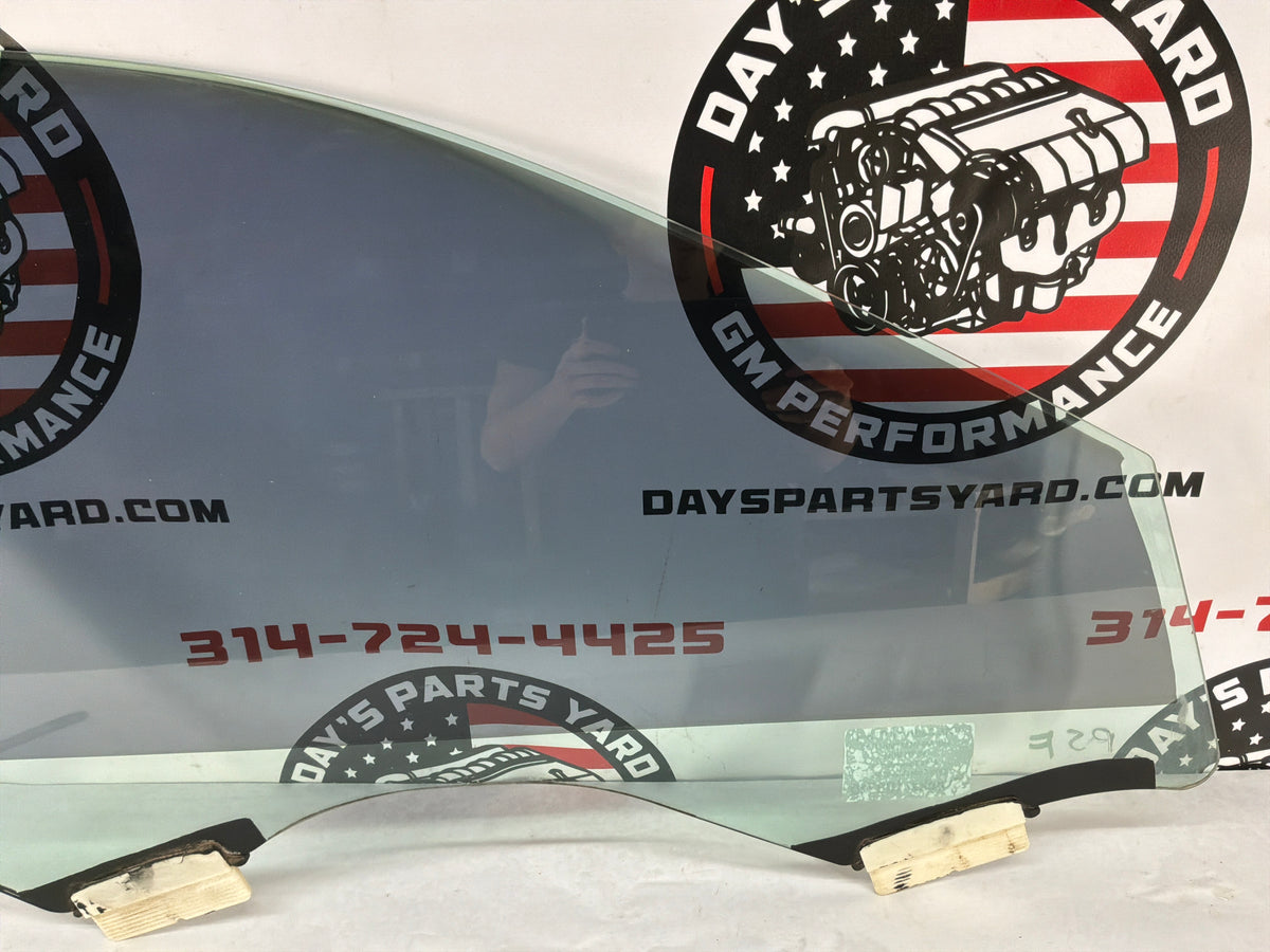 2016 Cadillac CTS-V RH Passenger Front Door Window Glass OEM