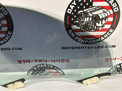 2016 Cadillac CTS-V RH Passenger Front Door Window Glass OEM
