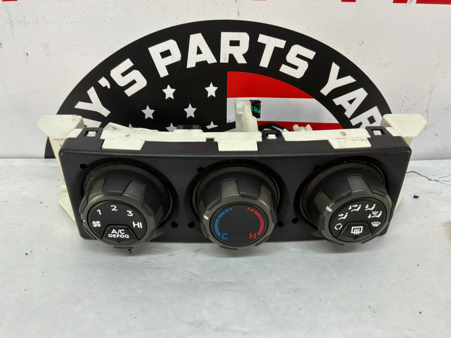 2005 Pontiac GTO HVAC Dash Climate Control Unit Panel Switch Button OEM