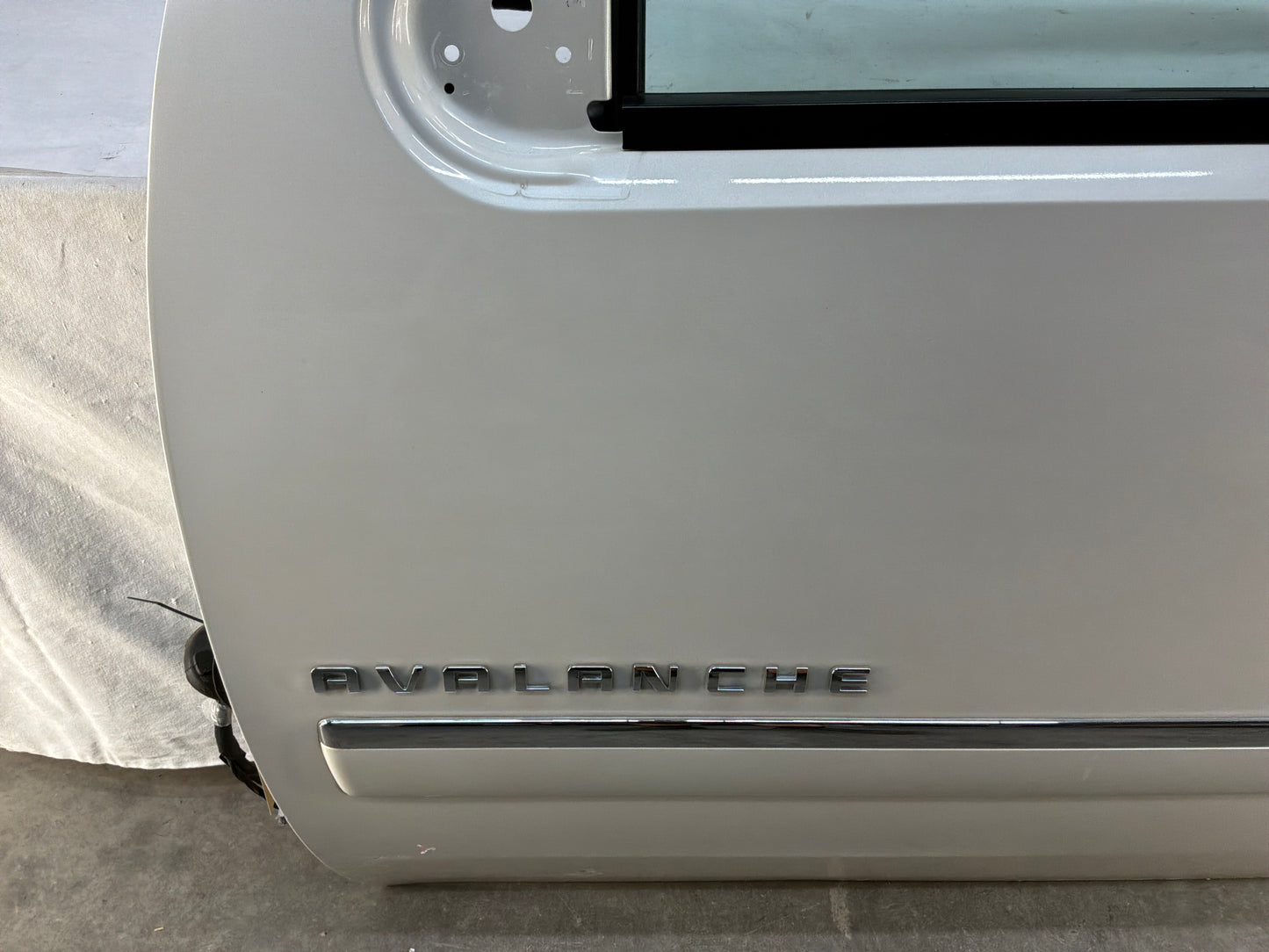 2012 Chevy Avalanche LH Driver Front Exterior Door White Assembly OEM