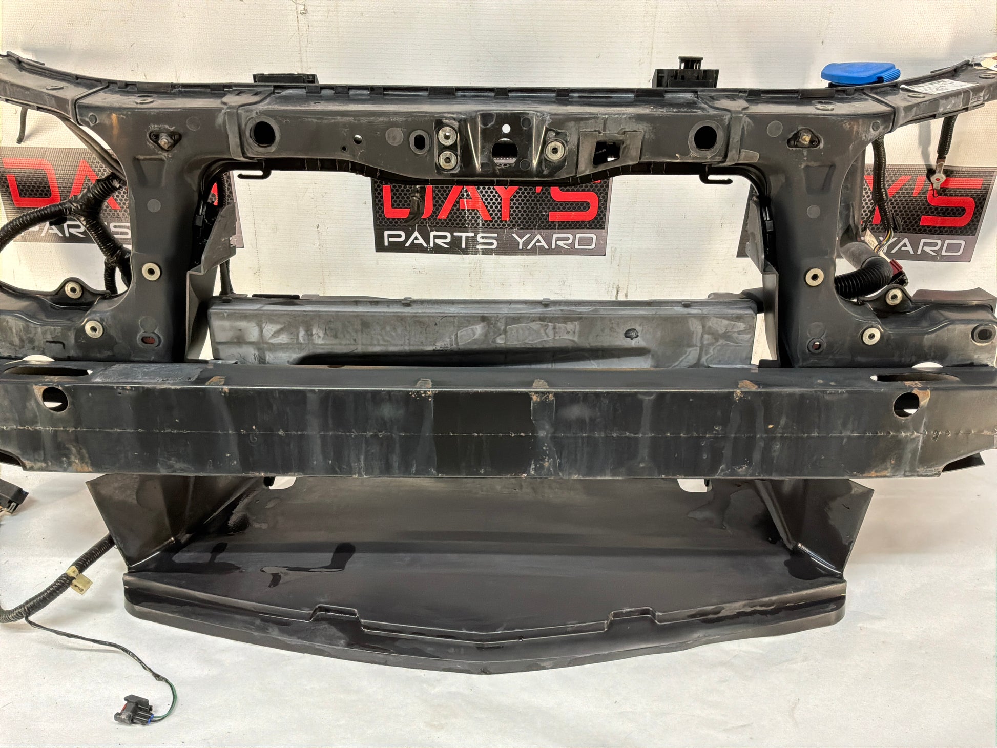 Radiator core support bracket - Day's Parts Yard