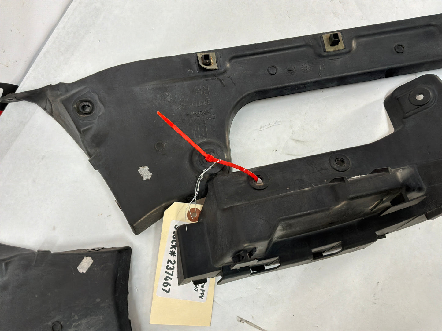 2016 Chevy Caprice PPV RH & LH Rear Bumper Guide Brackets Mounts OEM