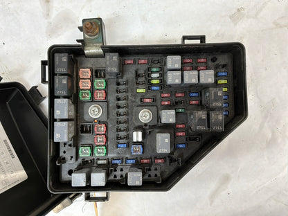 2008 Pontiac G8 GT Engine Bay Fuse Relay Wiring Junction Block Box Cover Lid OEM