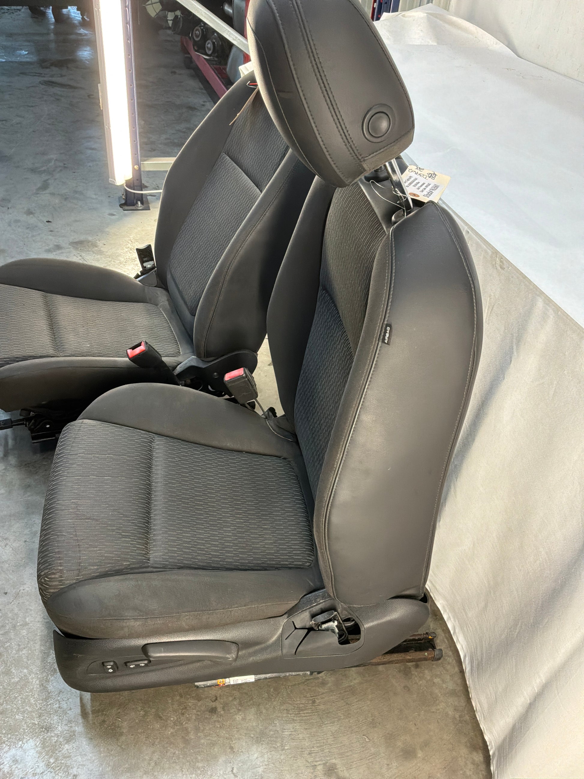 Front seats - Day's Parts Yard