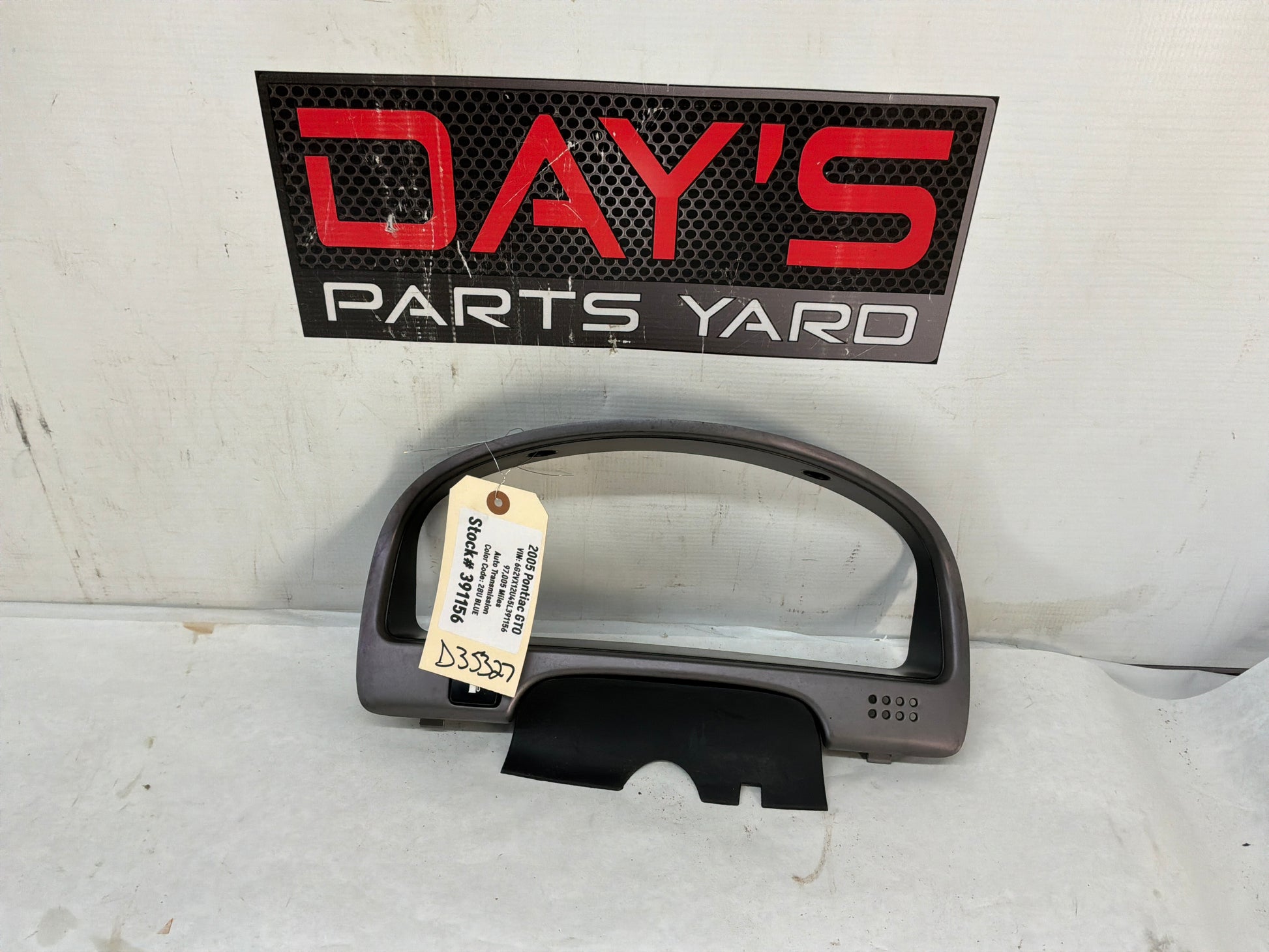 Speedometer bezel - Day's Parts Yard