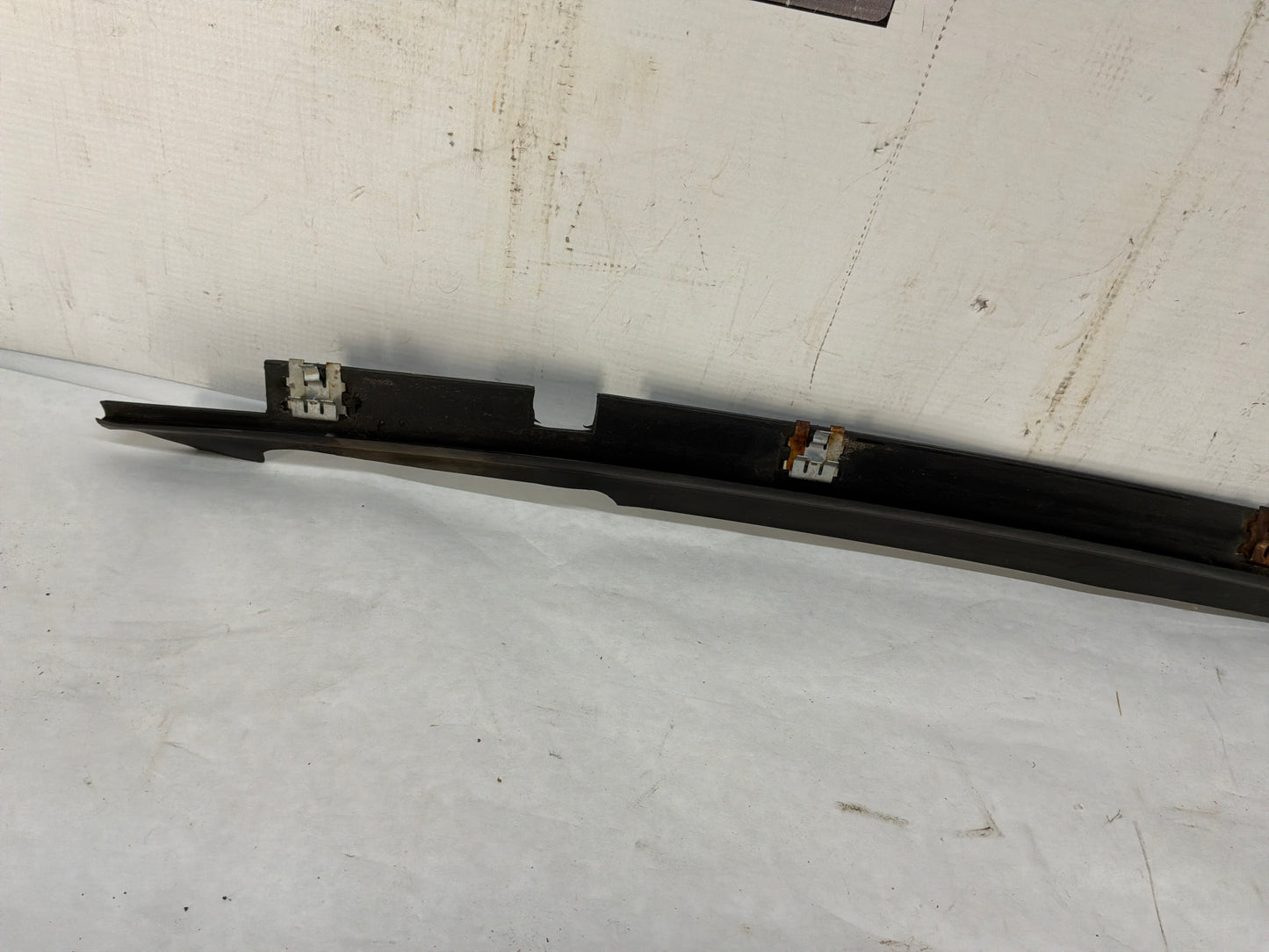 Rh belt molding - Day's Parts Yard