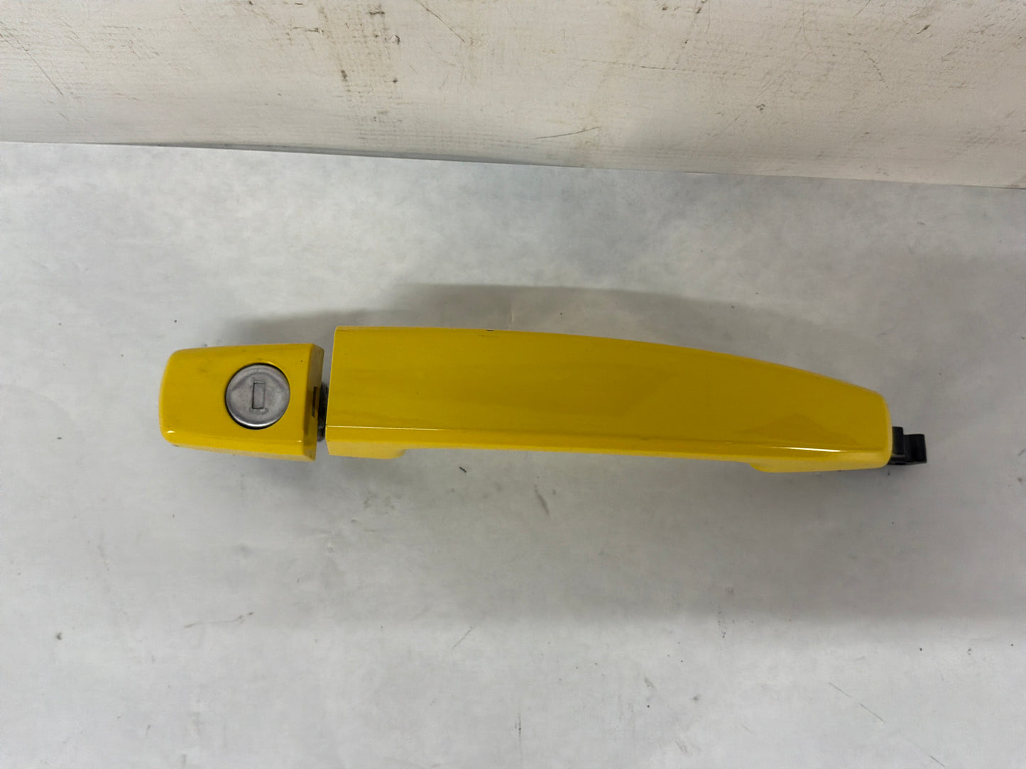 Lh exterior door handle - Day's Parts Yard