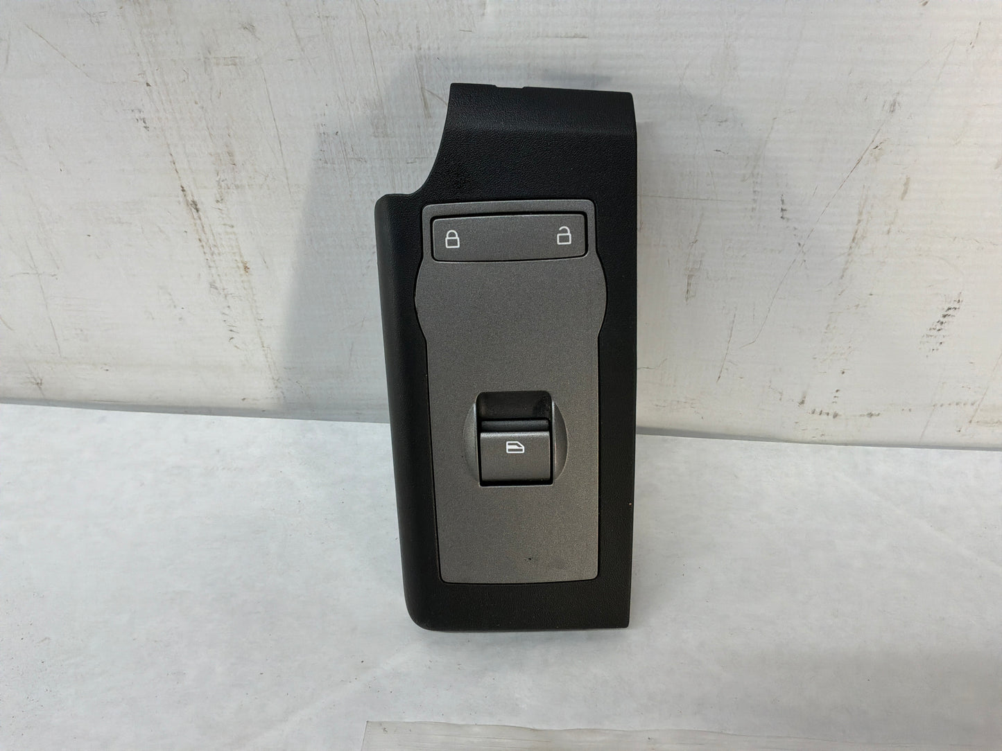 Rh door control - Day's Parts Yard