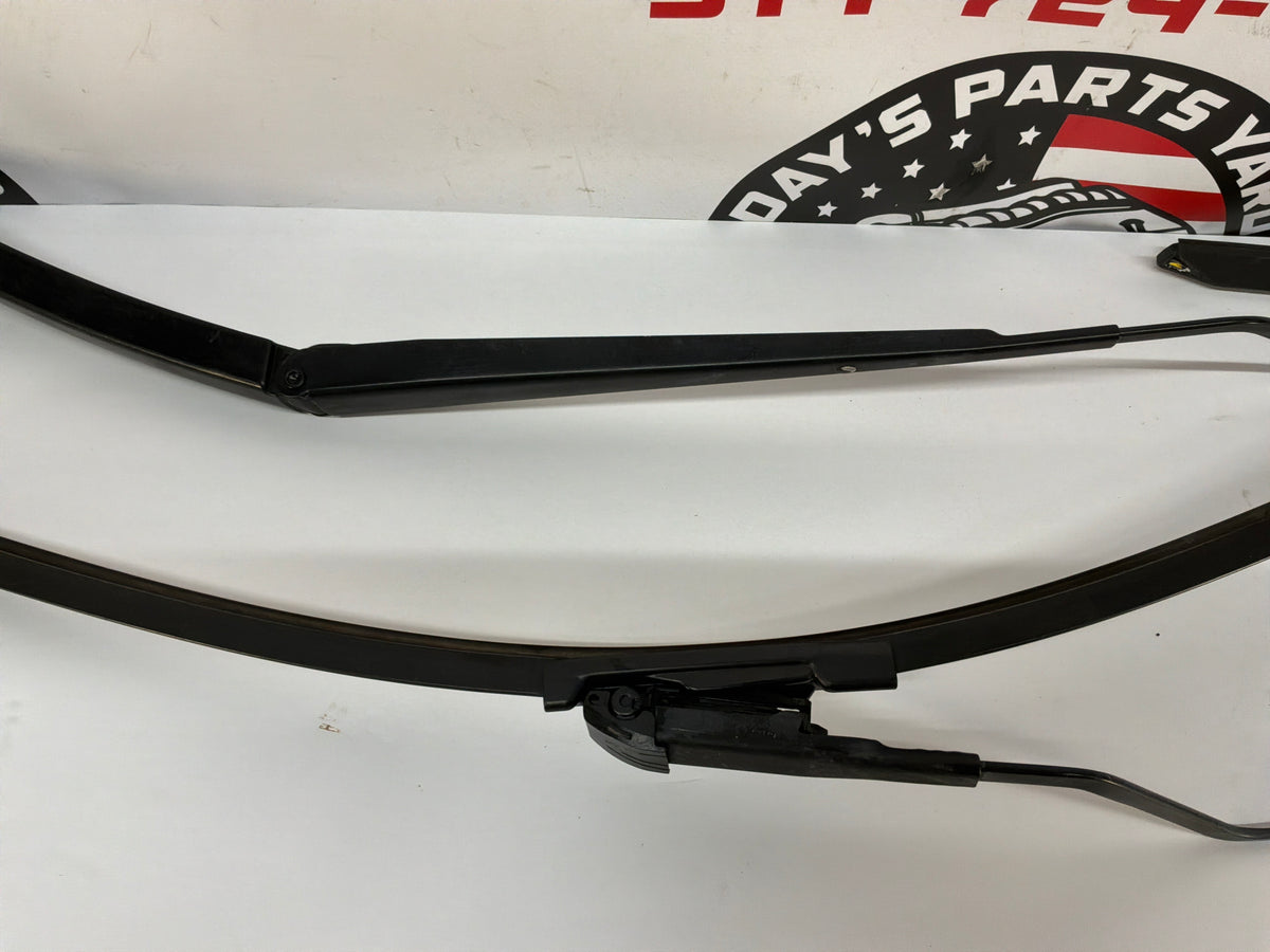 2014 Chevy SS Sedan RH & LH Windshield Wiper Arms Set OEM