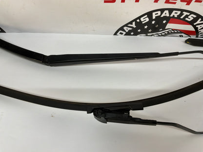 2014 Chevy SS Sedan RH & LH Windshield Wiper Arms Set OEM