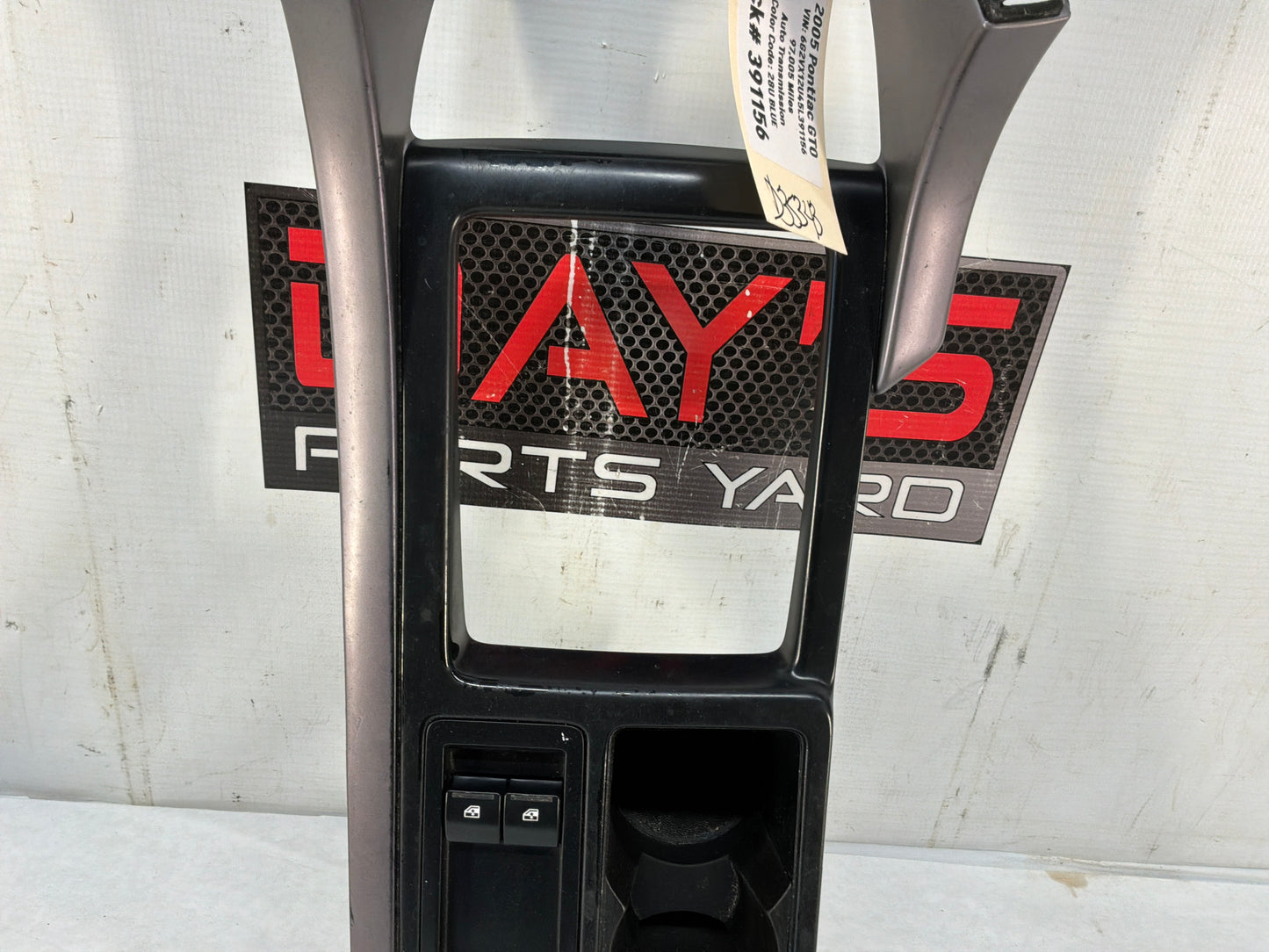 Center console trim - Day's Parts Yard
