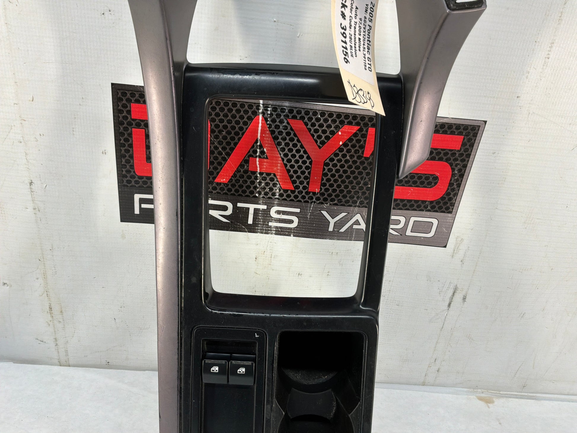 Center console trim - Day's Parts Yard
