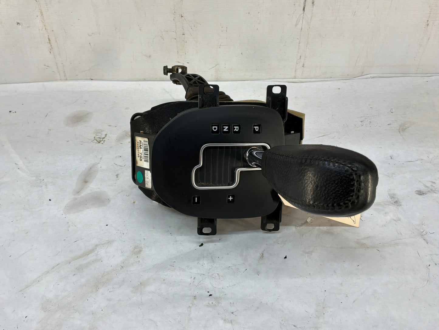 2008 Pontiac G8 GT Automatic Transmission Gear Selector Shifter Assembly OEM