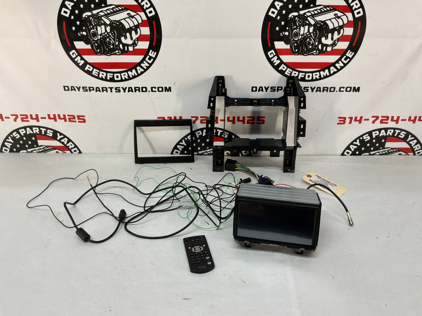 2005 Pontiac GTO Sony Aftermarket Radio Receiver & Screen