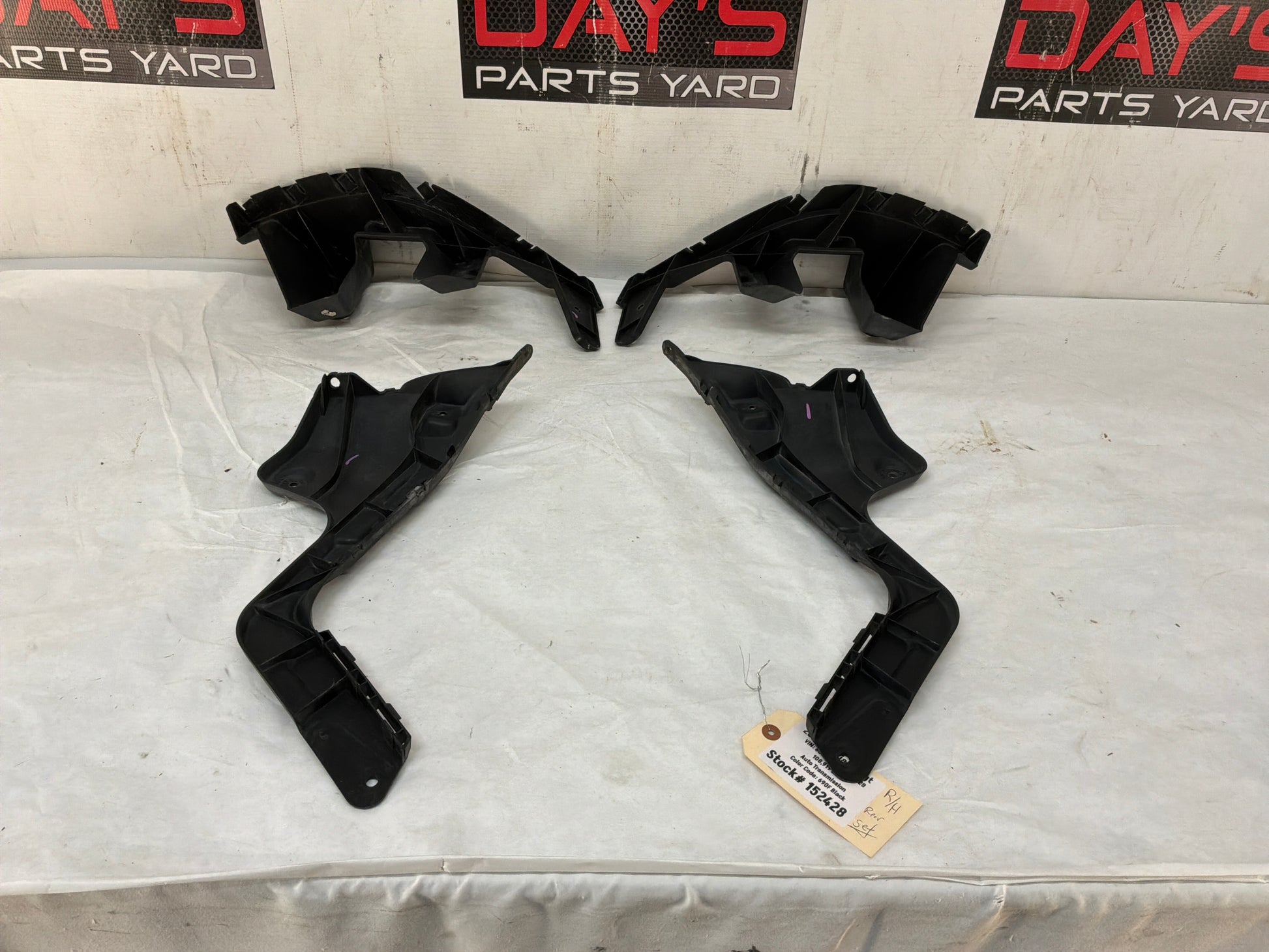 Rear bumper brackets - Day's Parts Yard