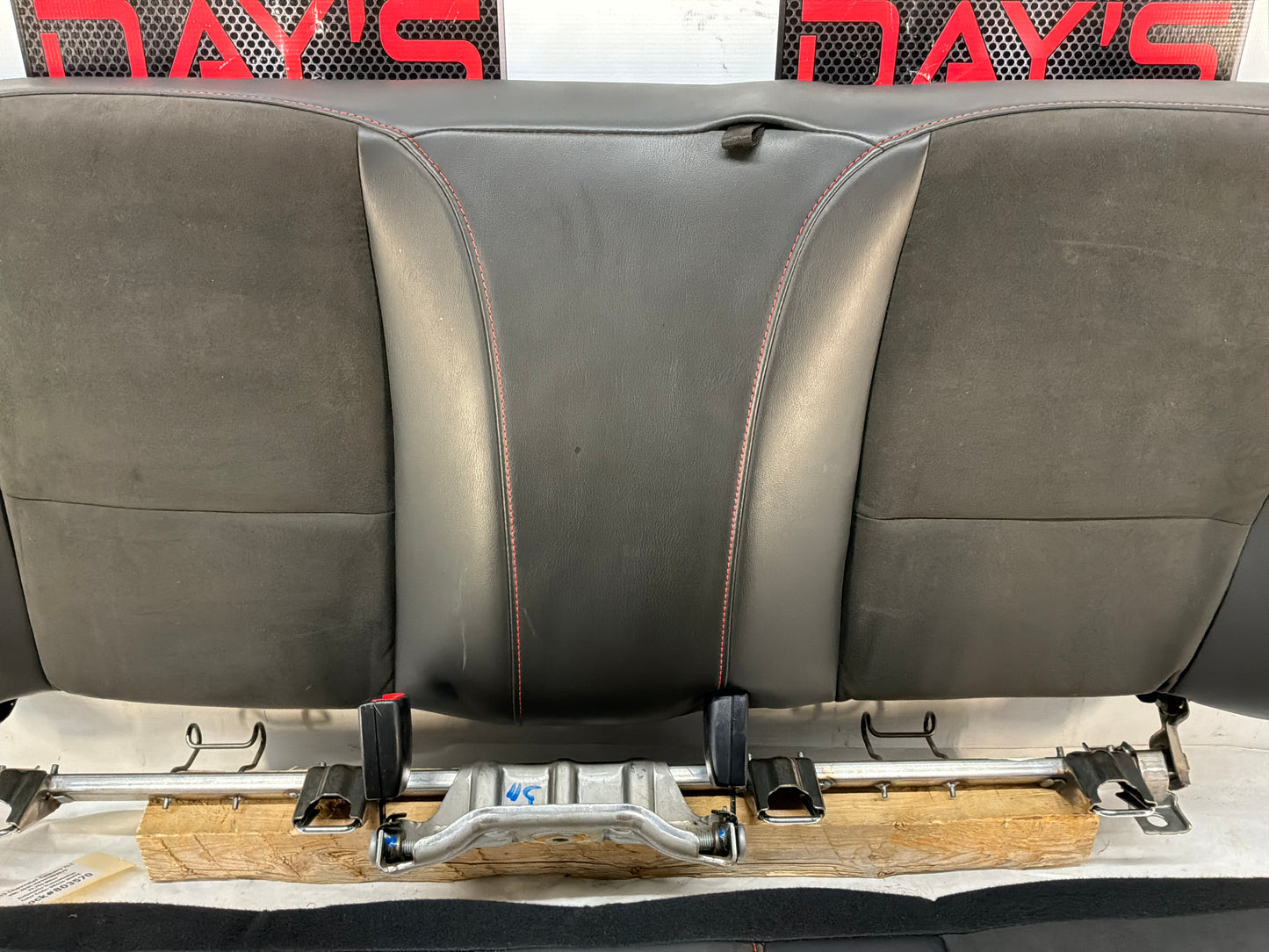 Rear seats - Day's Parts Yard