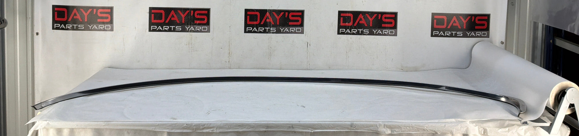 Lh roof top trim - Day's Parts Yard