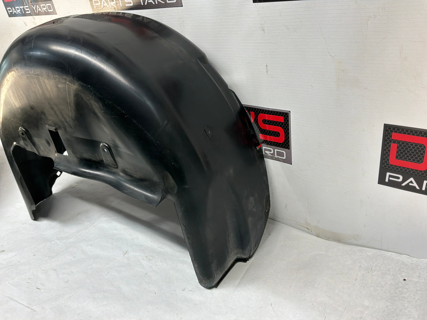 Rh wheel liner - Day's Parts Yard
