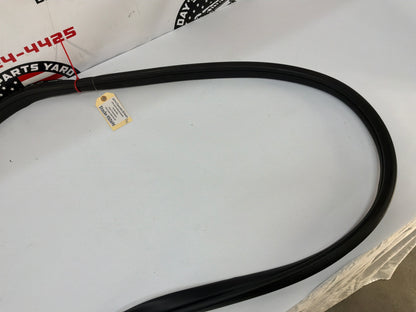 2014 Chevy SS Sedan RH Passenger Front Door Weather Strip Rubber Seal OEM