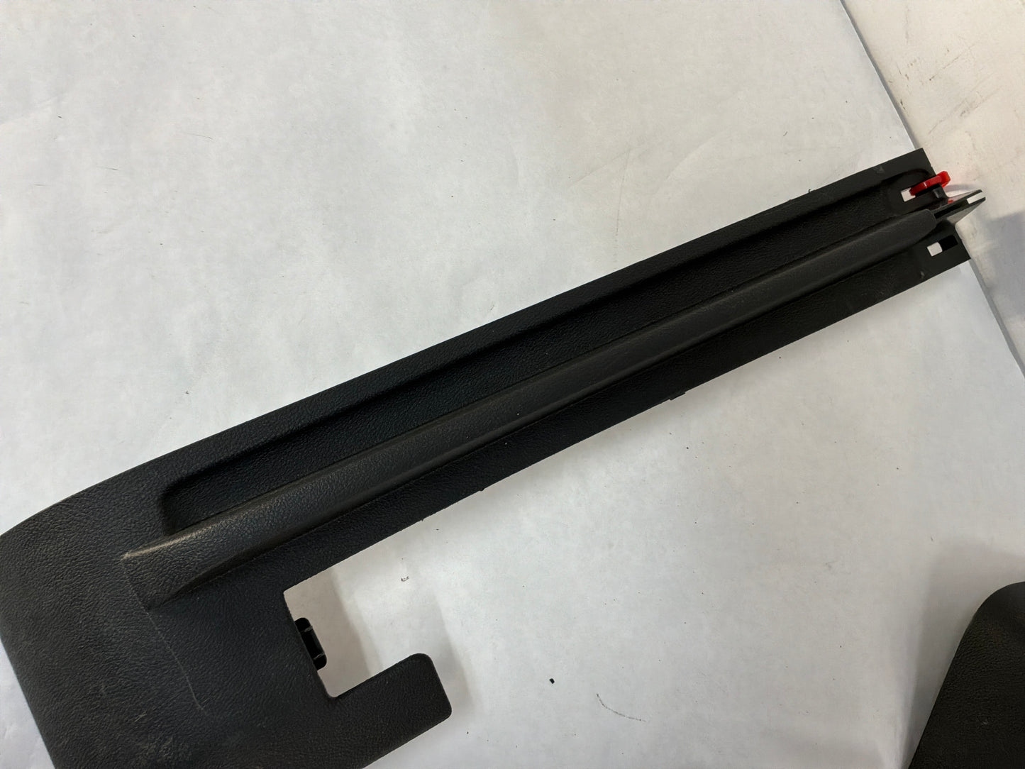 Rh seat track trim - Day's Parts Yard