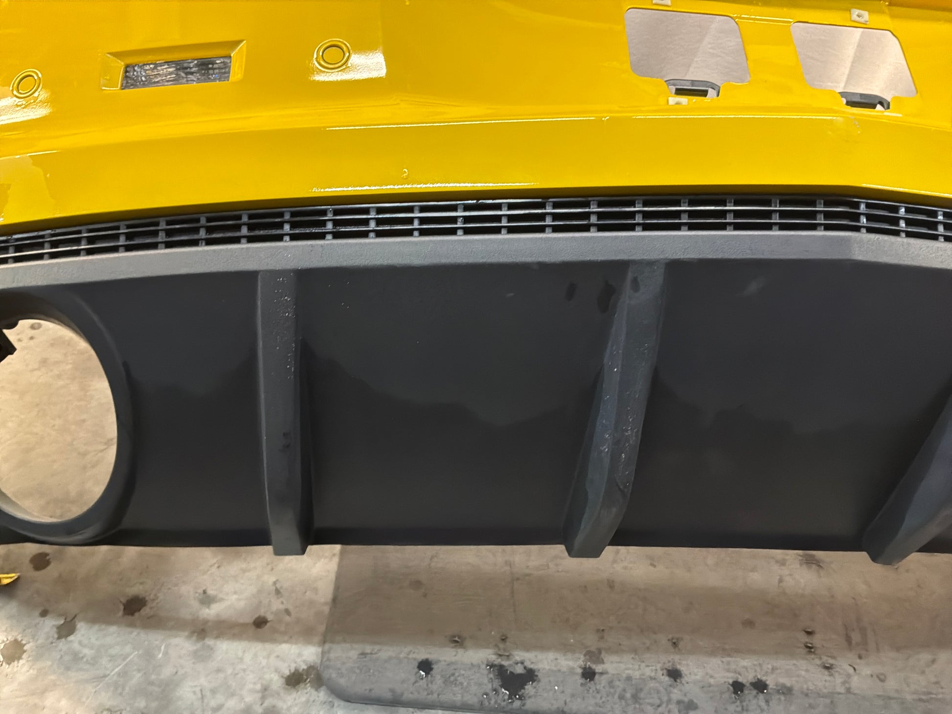 Complete rear bumper - Day's Parts Yard