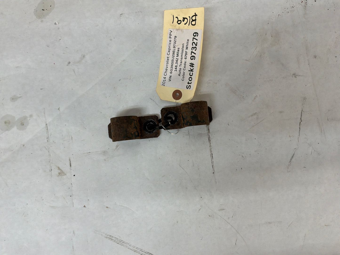 2014 Chevy Caprice PPV Rear Stabilizer Sway Bar Brackets Clamps OEM