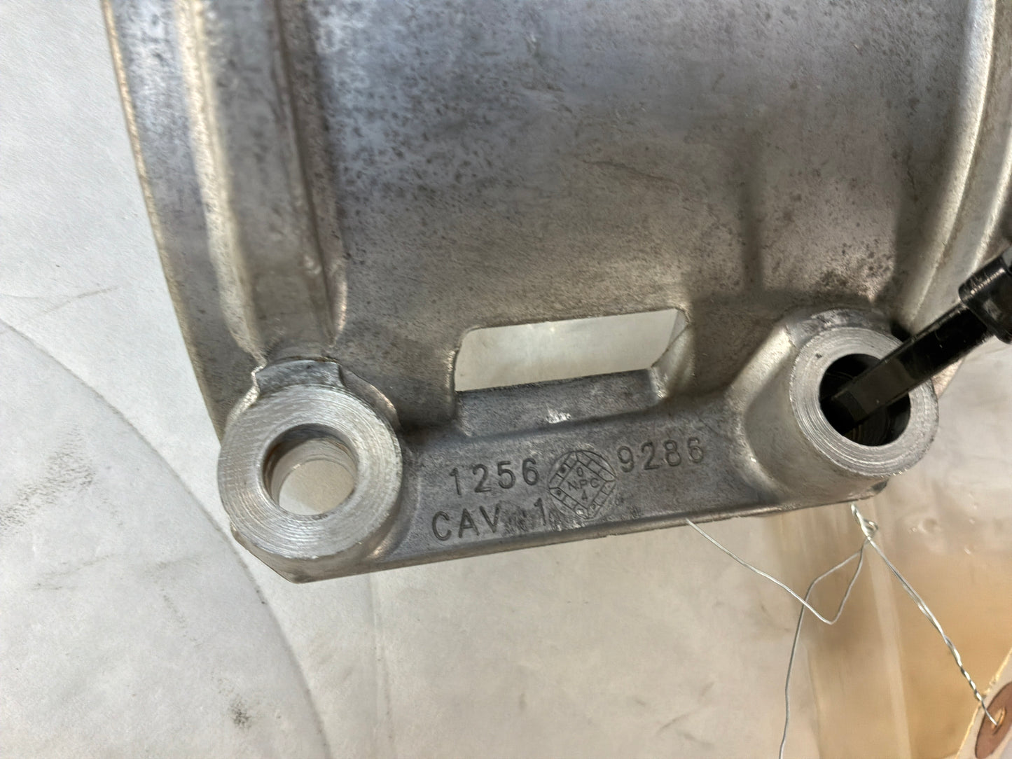 Ac compressor bracket - Day's Parts Yard