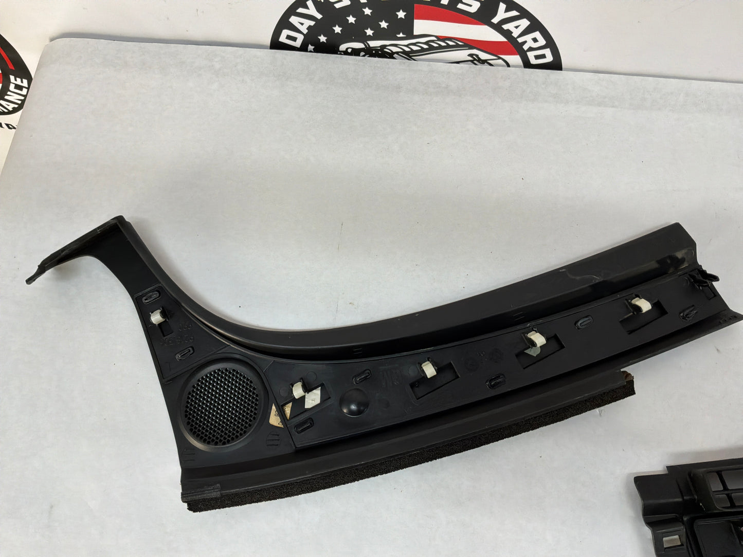 2008 Pontiac G8 Base RH & LH Dash Panels Center Cowl Defrost Trim Extensions OEM