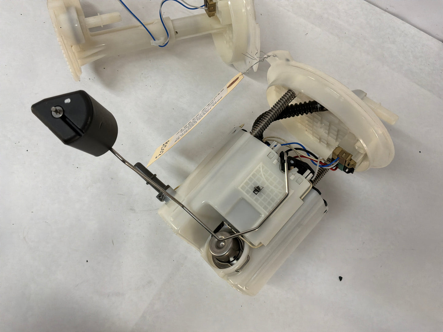 2014 Chevy Camaro SS Gas Fuel Pump Level Sending Unit Assembly OEM