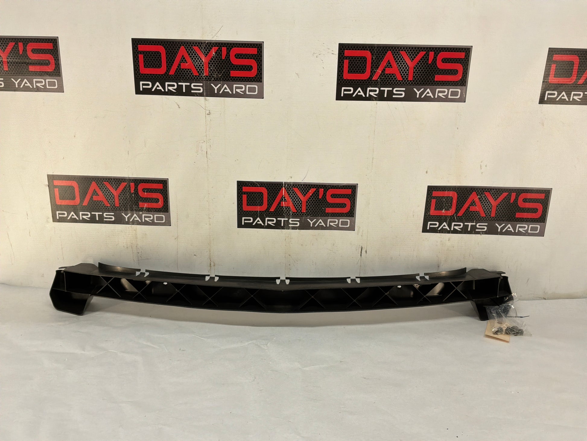 Bumper bracket - Day's Parts Yard