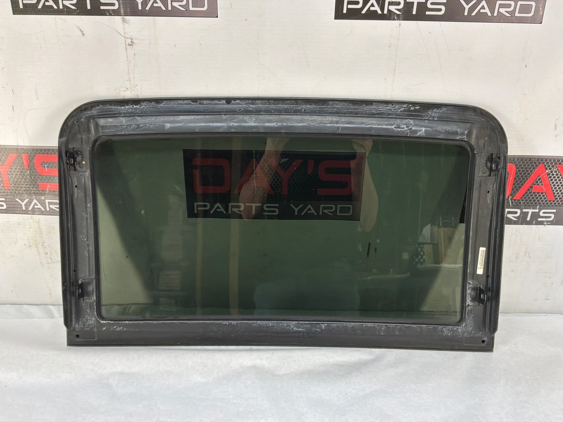 Sun roof glass - Day's Parts Yard