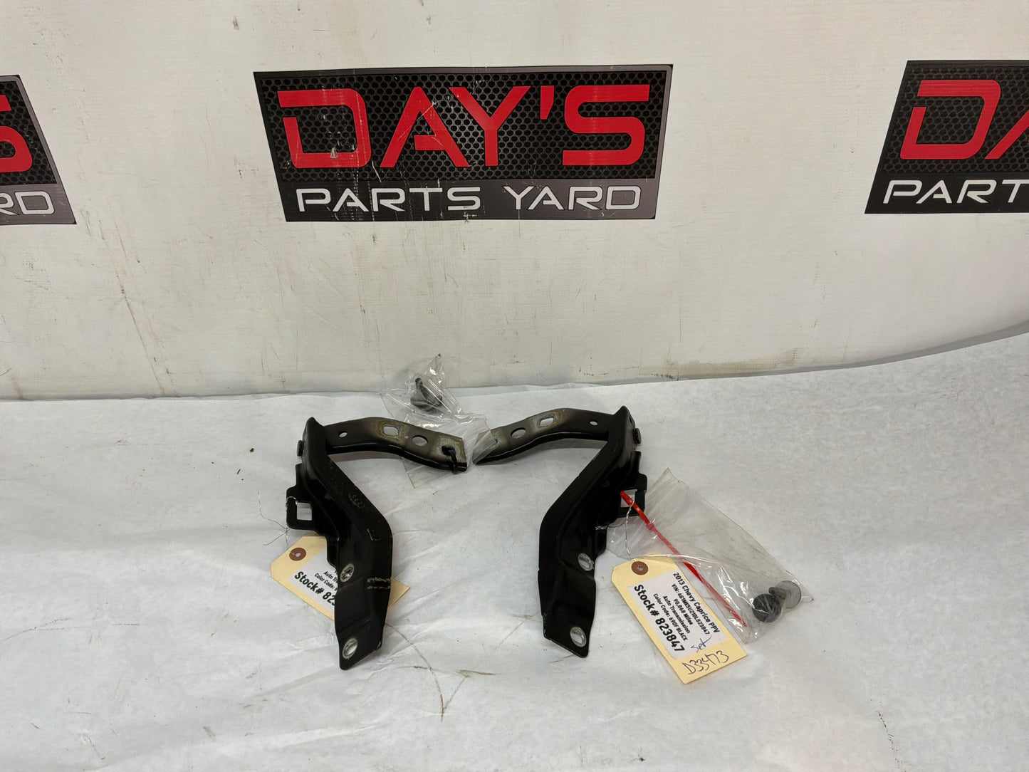 Hinges - Day's Parts Yard