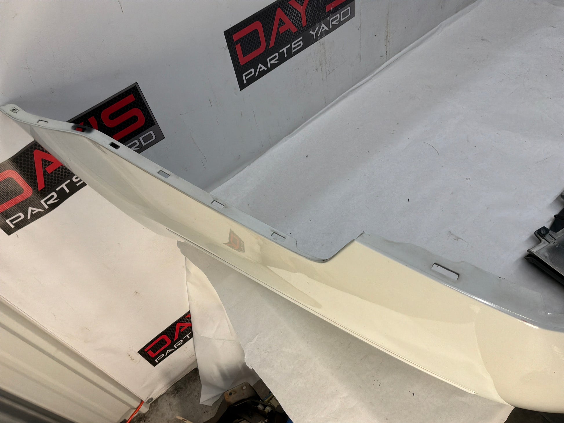 Rear bumper - Day's Parts Yard