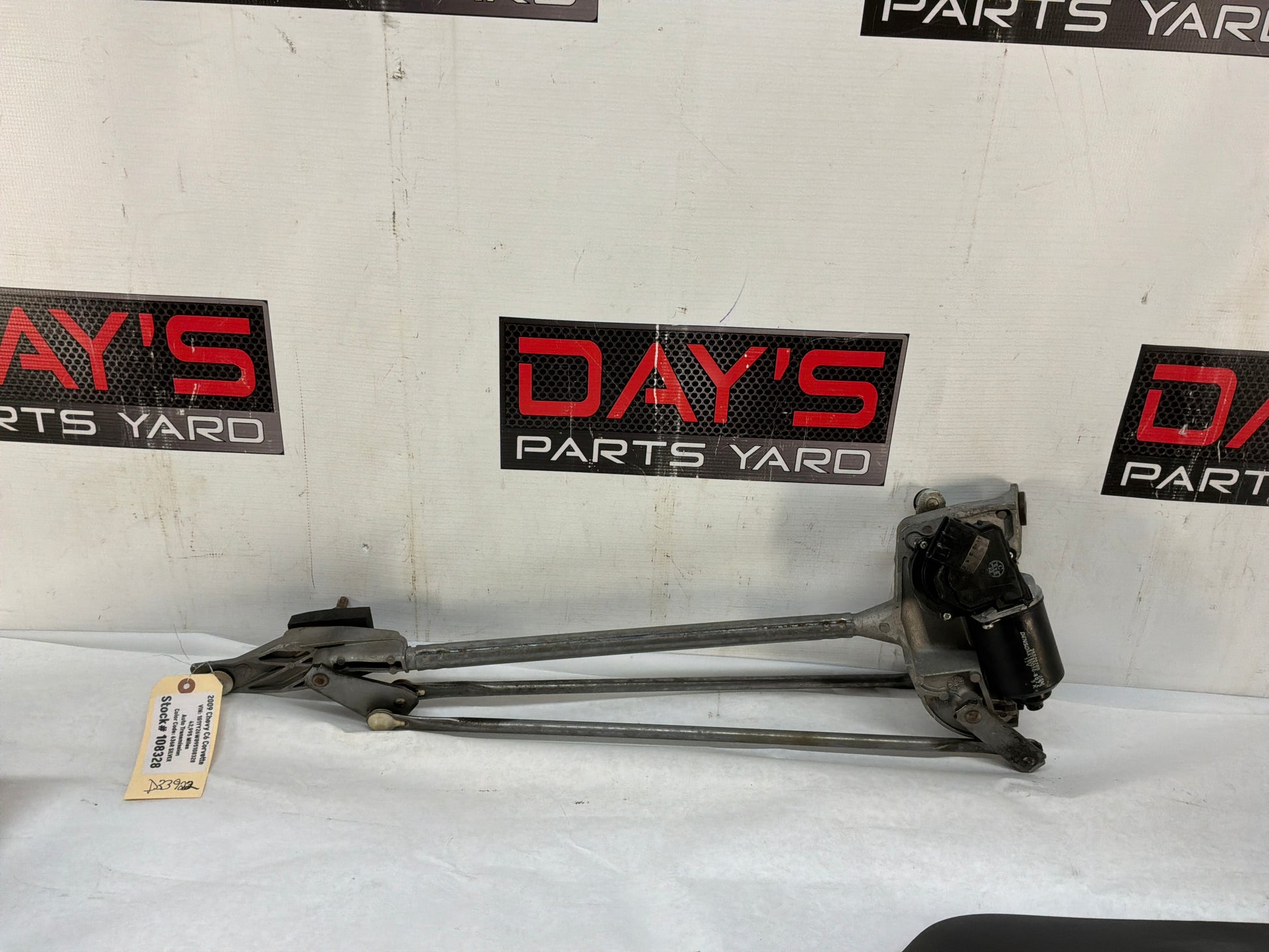 Windshield wiper motor - Day's Parts Yard