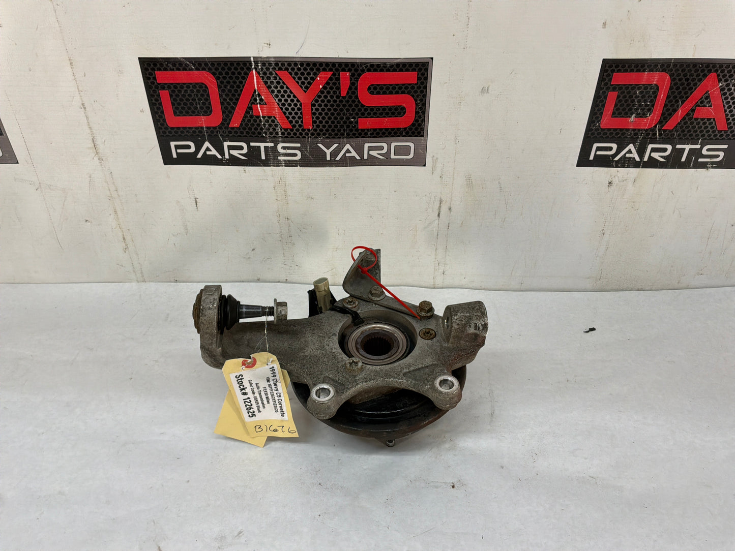 1999 Chevy C5 Corvette RH Passenger Rear Suspension Spindle Knuckle Hub OEM