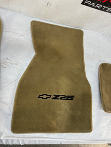 Complete set floor mats - Day's Parts Yard