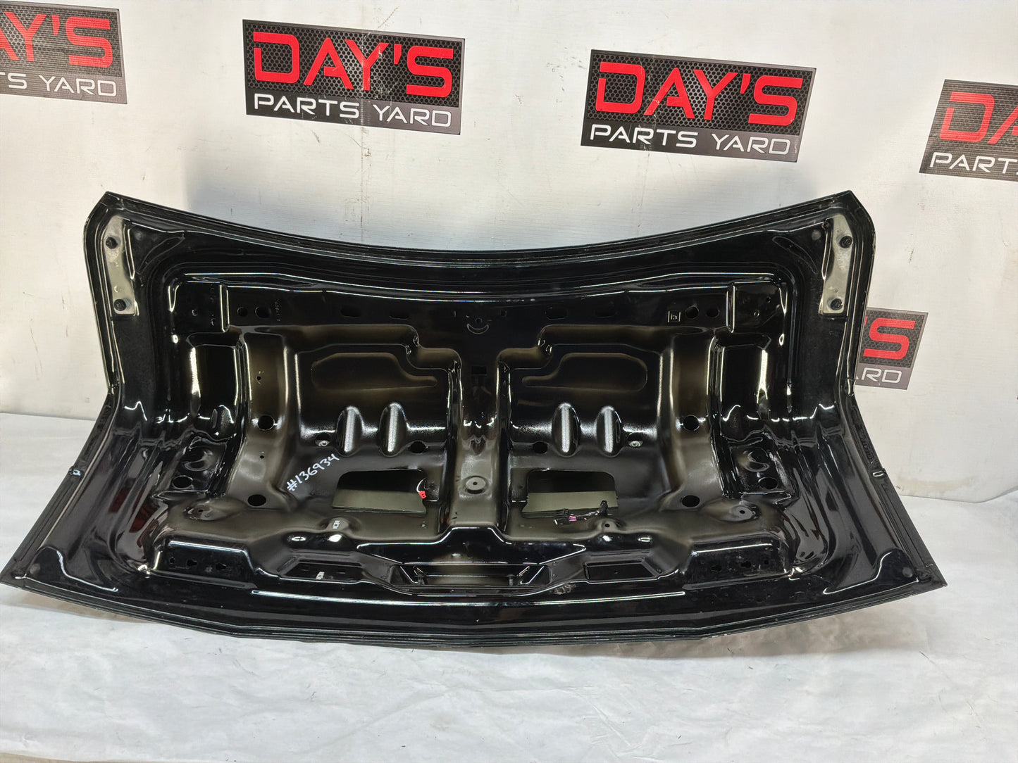 Trunk lid - Day's Parts Yard