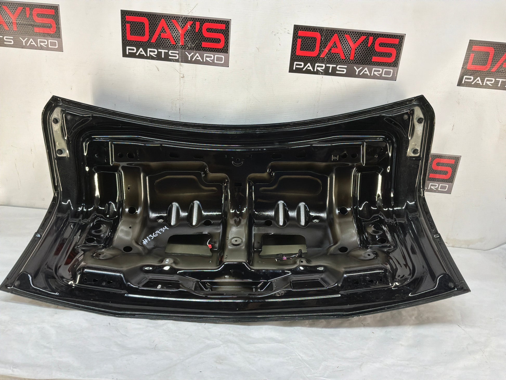 Trunk lid - Day's Parts Yard