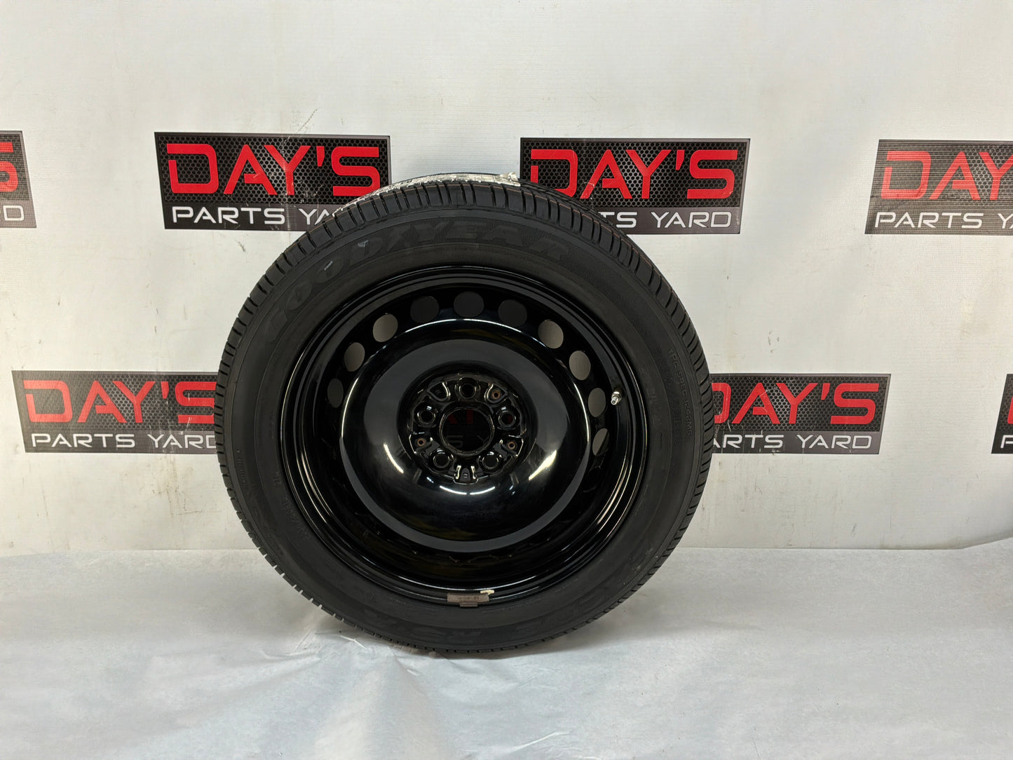 Wheel w tire spare tire - Day's Parts Yard