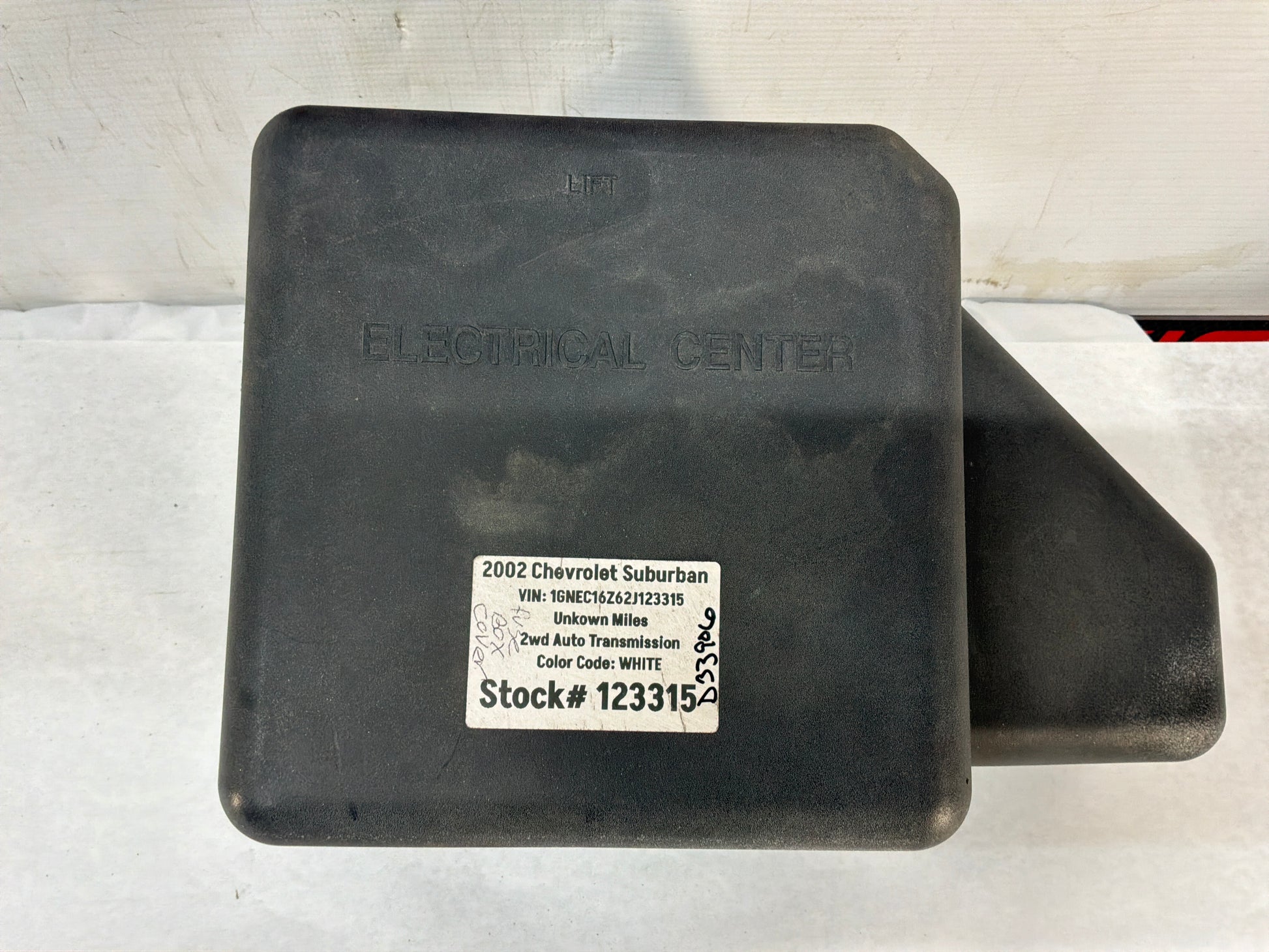 Fuse box cover - Day's Parts Yard