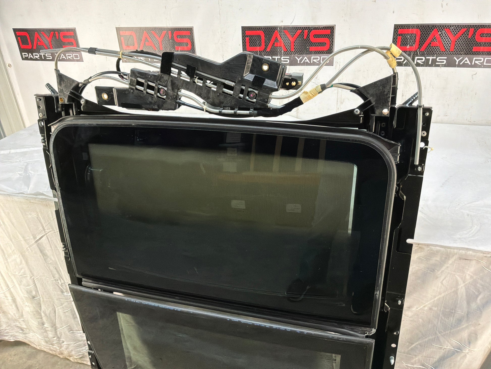 2014 Cadillac CTS-V Sedan Sunroof Sun Moon Moonroof Roof OEM - Day's Parts Yard