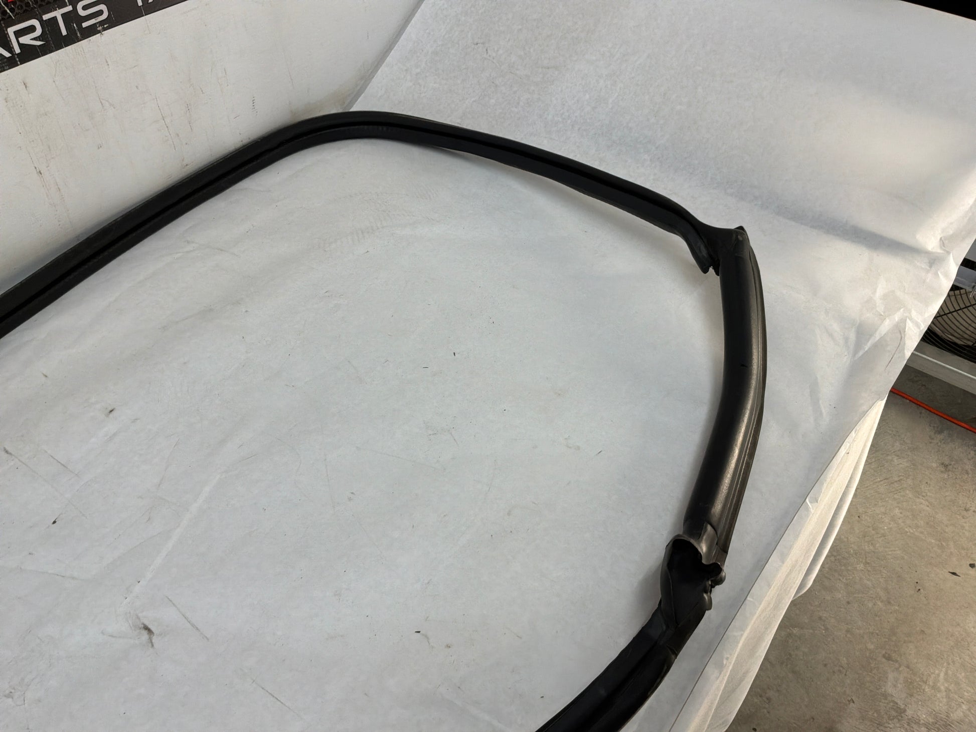 Rh door seal - Day's Parts Yard