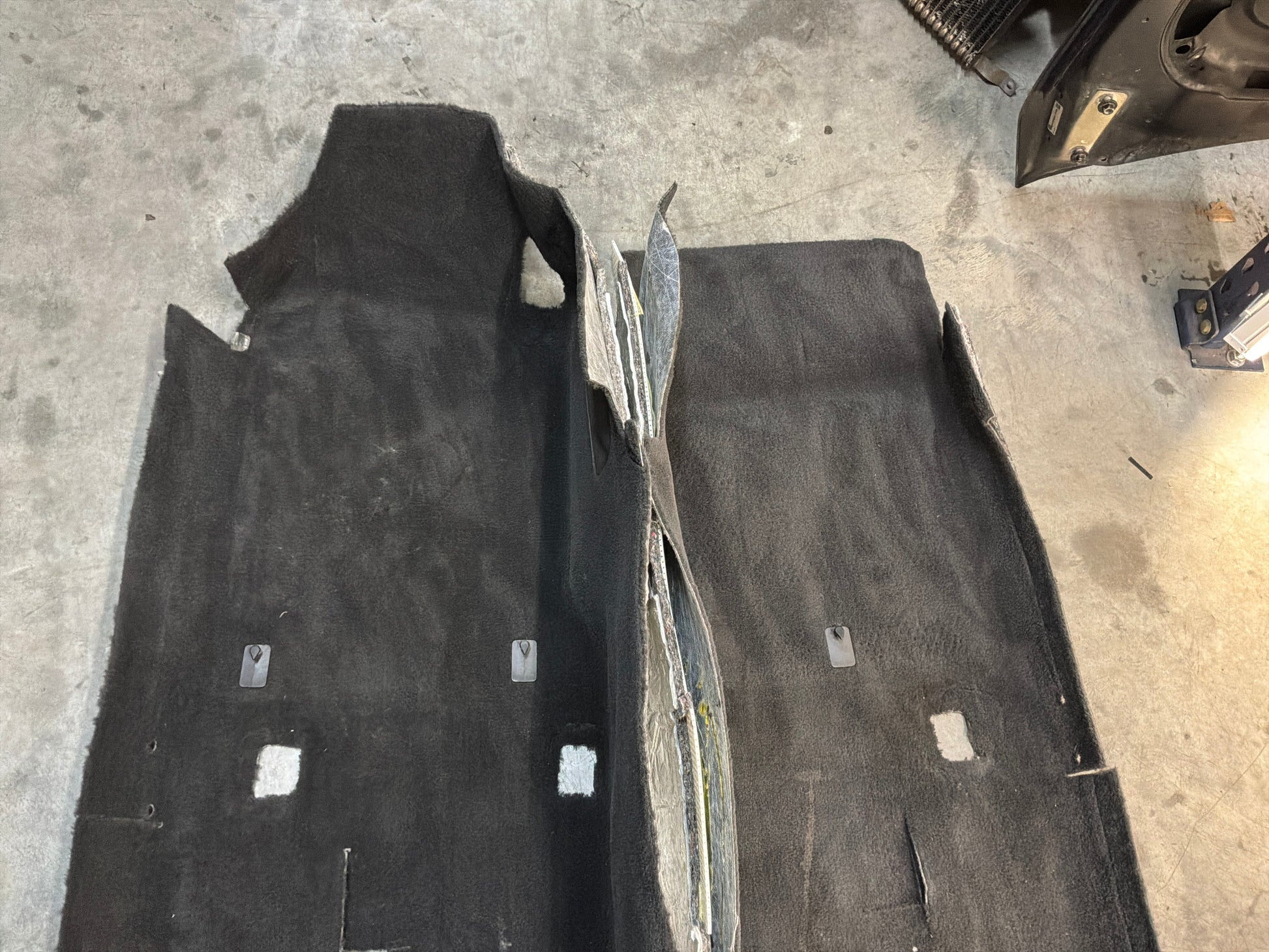 Complete floor carpet - Day's Parts Yard