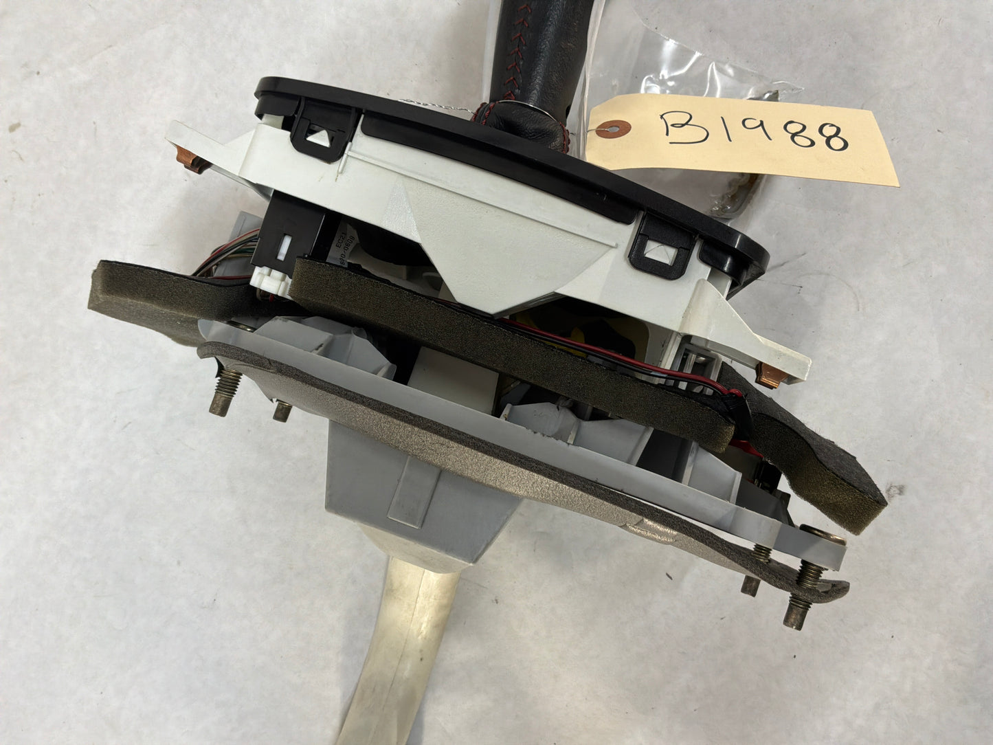 2006 Pontiac GTO Automatic Transmission Gear Selector Shifter Assembly OEM Damaged
