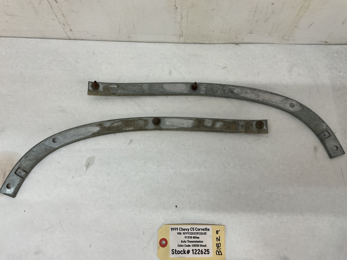 1999 Chevy C5 Corvette Rear Bumper Quarter Fender Outer Bracket Retainer Support OEM