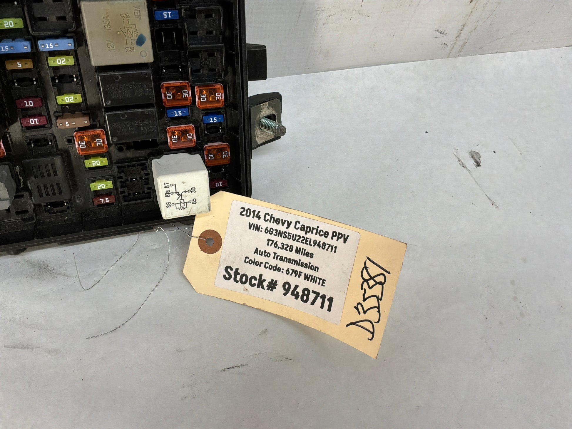 Fuse box - Day's Parts Yard
