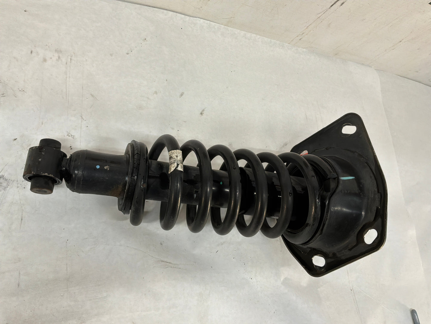 Rh rear shock - Day's Parts Yard